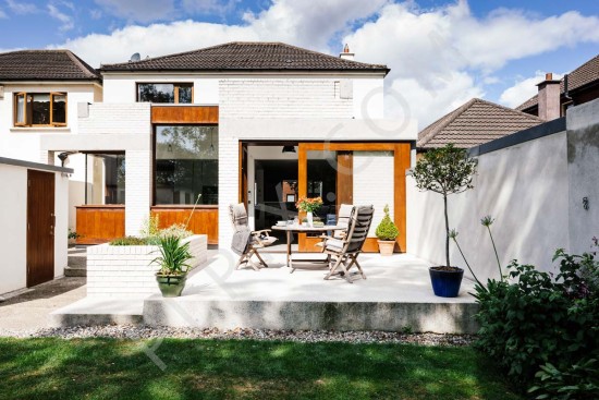 Revamp and extension into a contemporary kitchen