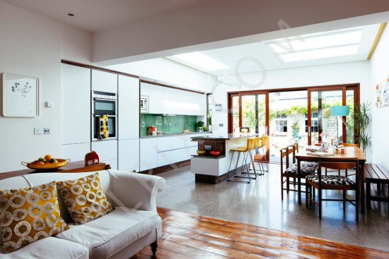 Kitchen extension with retro furniture