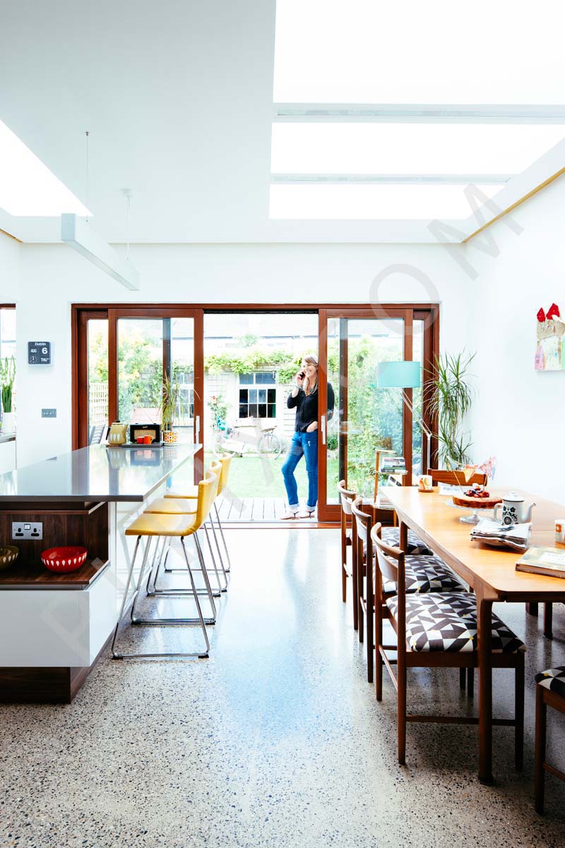 Kitchen extension with retro furniture