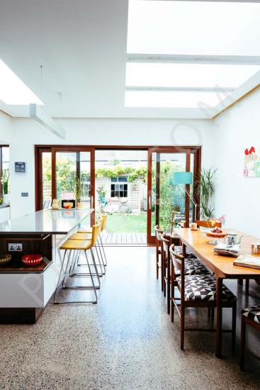 Kitchen extension with retro furniture