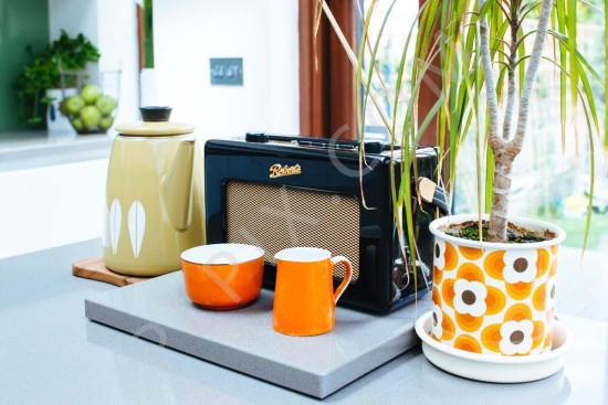 Kitchen extension with retro furniture