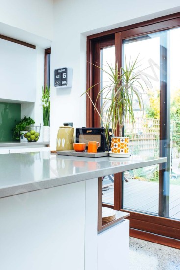 Kitchen extension with retro furniture