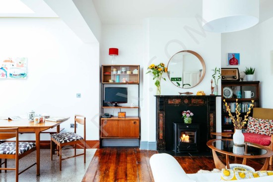 Kitchen extension with retro furniture