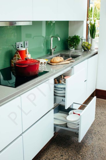 Kitchen extension with retro furniture