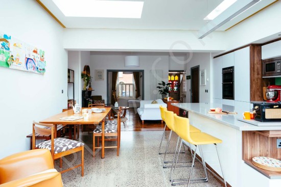 Kitchen extension with retro furniture