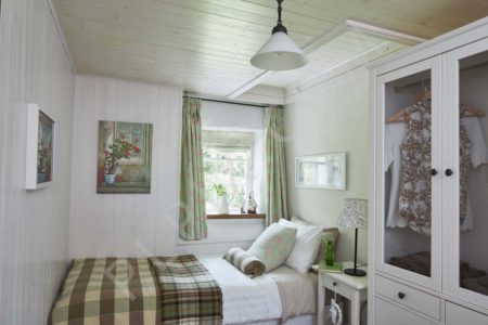 Lovely Thatched cottage with cozy interiors