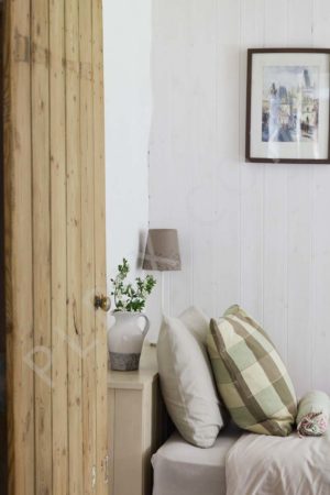 Lovely Thatched cottage with cozy interiors