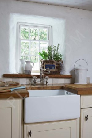 Lovely Thatched cottage with cozy interiors