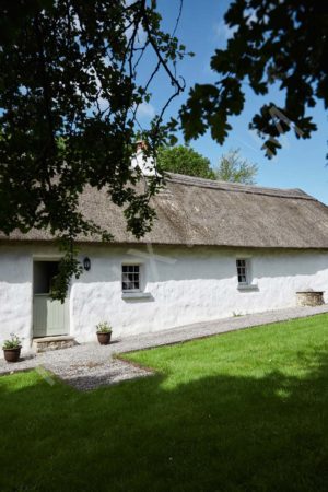 Lovely Thatched cottage with cozy interiors